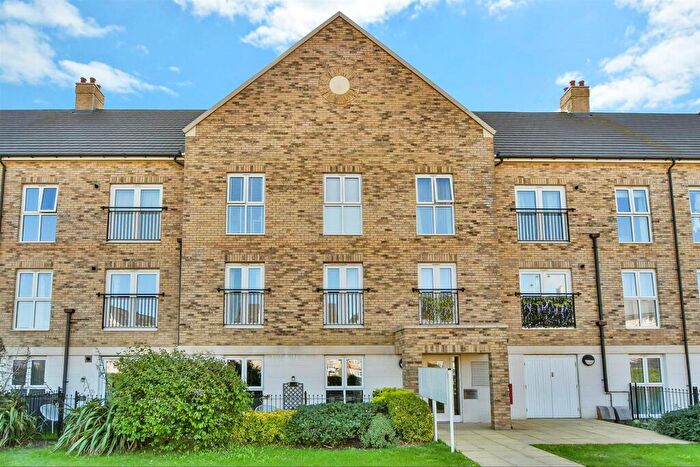 2 Bedroom Flat For Sale In Rapson End, Sittingbourne, Kent, ME10