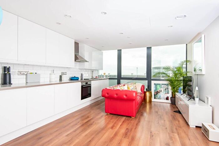 2 Bedroom Flat To Rent In Worthing House, - South Street, BN11