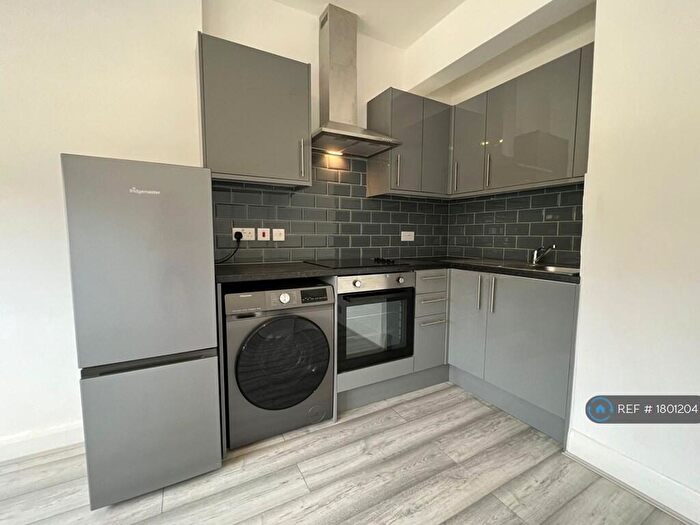 2 Bedroom Flat To Rent In Colney Hatch Lane, London, N10