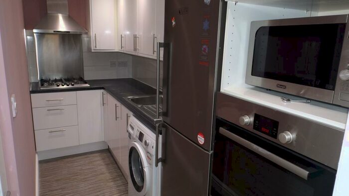 Maisonette To Rent In Bearwood Road, Wokingham, RG41