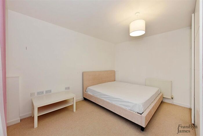 1 Bedroom Flat To Rent In Len Bishop Court, Wapping, E1W