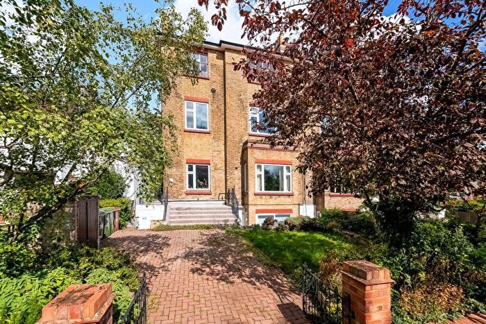 2 Bedroom Apartment For Sale In Border Road, Sydenham, London, SE26