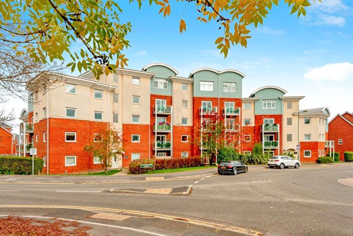 2 Bedroom Apartment For Sale In Foxboro Road, Redhill, RH1