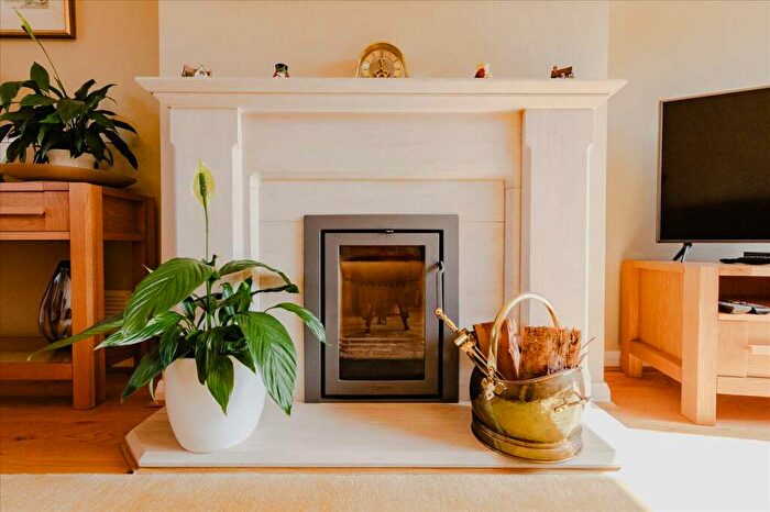 4 Bedroom Detached House For Sale In Abraham Close, Willen Park, Milton Keynes, MK15