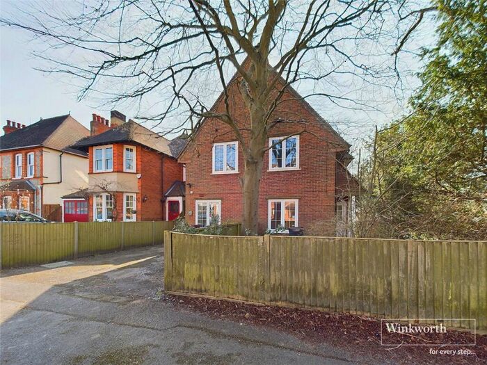 4 Bedroom Detached House To Rent In Warwick Road, Reading, Berkshire, RG2
