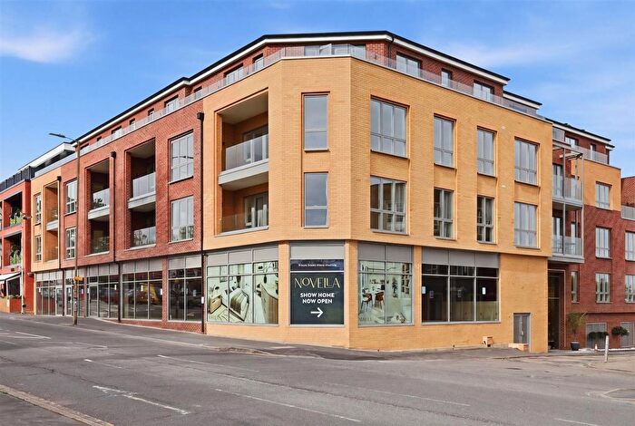 2 Bedroom Flat For Sale In High Road, Chigwell, IG7
