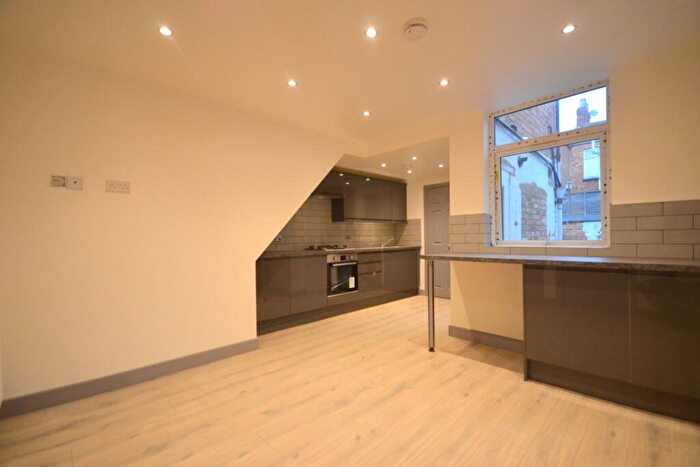 1 Bedroom Flat To Rent In Uppingham Street, Semilong, Northampton, NN1