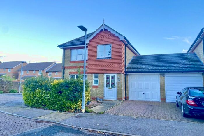 3 Bedroom Detached House To Rent In Oak Tree Lane, Eastbourne BN23