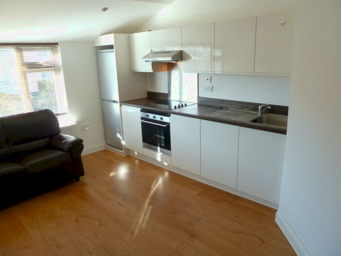 Studio To Rent In Whitefield Terrace, Flat, PL4