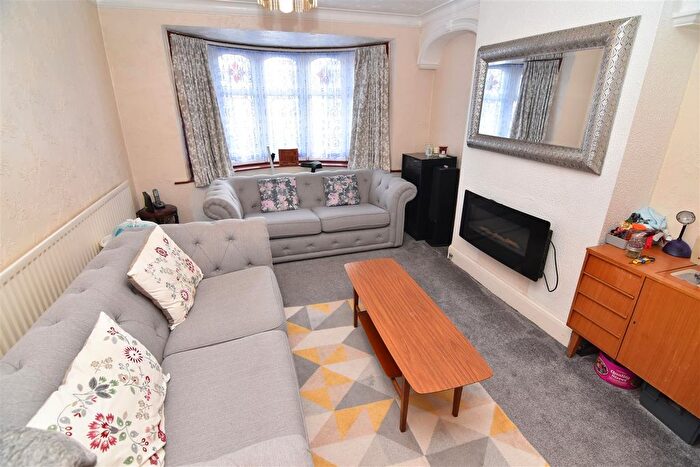 3 Bedroom Semi-detached House For Sale In Beaufort Avenue, Hodge Hill, Birmingham, B34