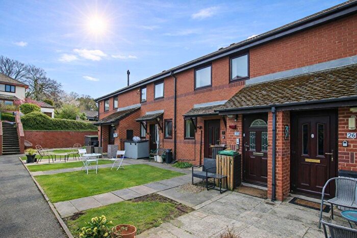 2 Bedroom Flat For Sale In Elizabeth Gardens, Wakefield, WF1