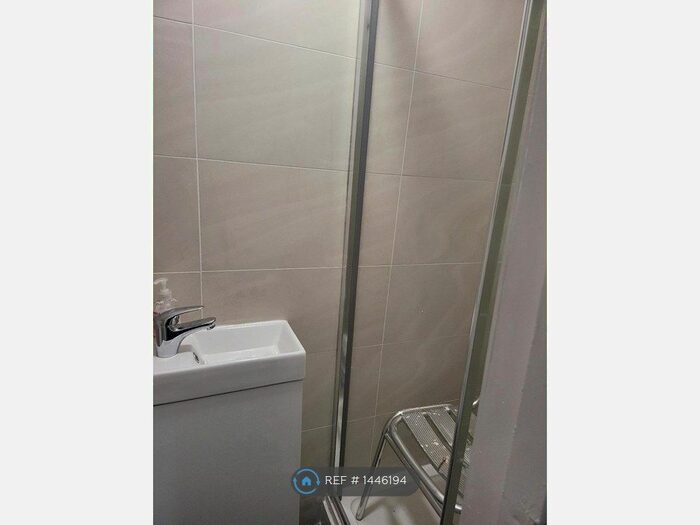 4 Bedroom Terraced House To Rent In Temple Road, Hounslow, TW3