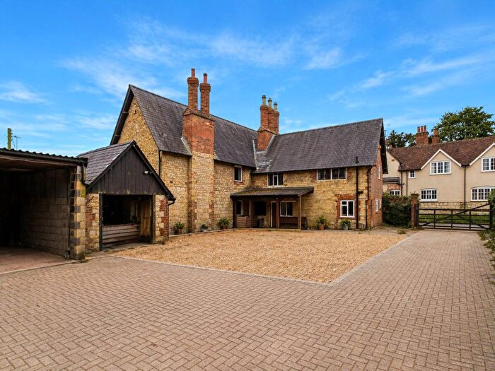 6 Bedroom Detached House For Sale In Oving Road, Whitchurch, HP22