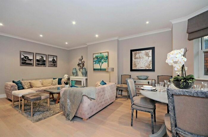 3 Bedroom Flat To Rent In Fitzjohns Avenue, Hampstead Village, NW3
