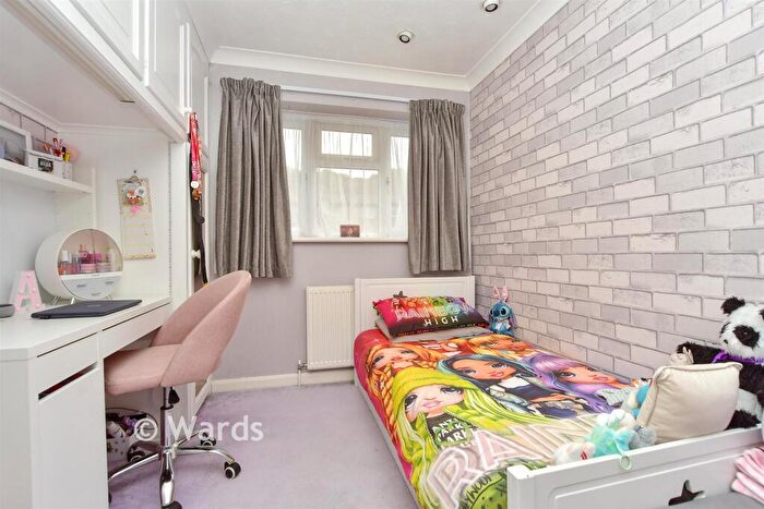 3 Bedroom End Of Terrace House For Sale In Brenzett Close, Walderslade, Chatham, Kent, ME5