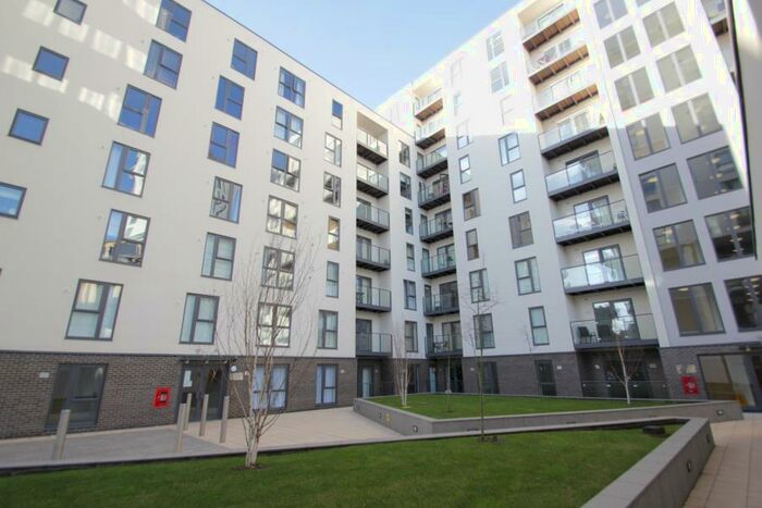 2 Bedroom Apartment To Rent In Woking, GU22