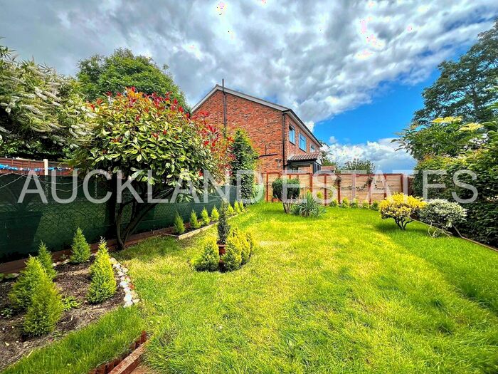 1 Bedroom Flat To Rent In The Grove, Potters Bar, EN6