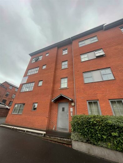 2 Bedroom Apartment To Rent In Hopes Carr, Stockport, SK1