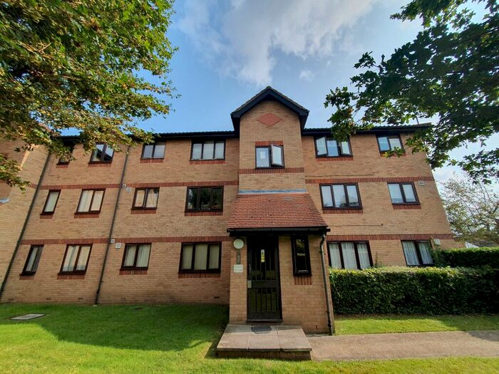 1 Bedroom Apartment To Rent In Waddington Close, EN1