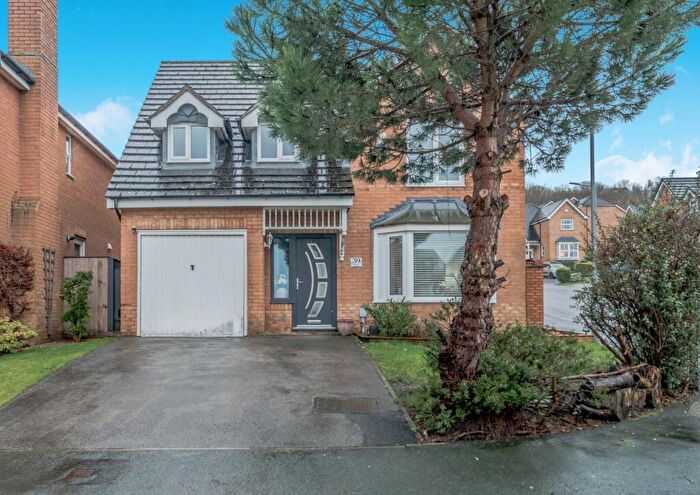 4 Bedroom Detached House For Sale In Whinney Brow, Bradford, BD10