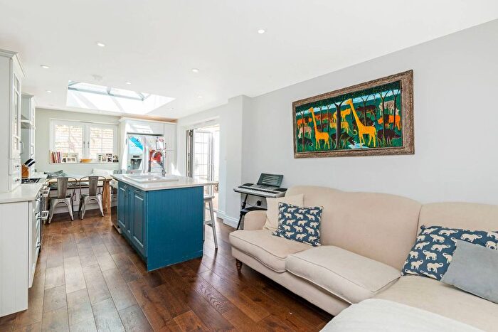 3 Bedroom Flat For Sale In Hammersmith Grove, Hammersmith, London, W6