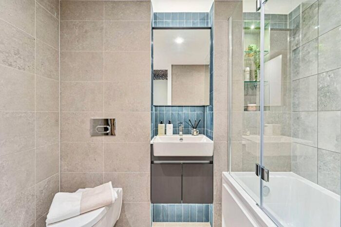 2 Bedroom Flat For Sale In Royal Arsenal Riverside, Woolwich, SE18