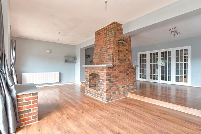 4 Bedroom Semi-Detached House For Sale In Foxwood Road, Bean, Dartford, Kent, DA2