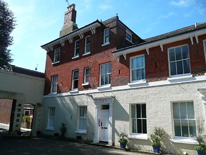 3 Bedroom Property For Sale In East Row, Chichester, PO19