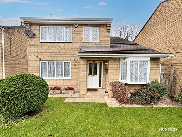 4 Bedroom Detached House For Sale In Henley Avenue, Dewsbury, WF12