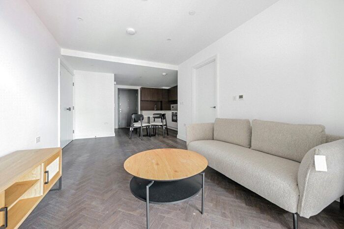 1 Bedroom Flat To Rent In Eden Place, London, E16