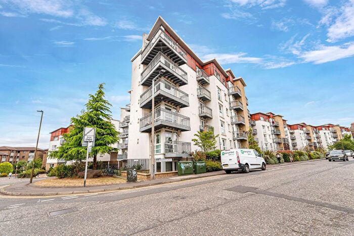 3 Bedroom Flat To Rent In Brunswick Road, Leith Walk, Edinburgh, EH7