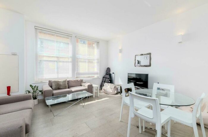 3 Bedroom Flat To Rent In Great Sutton Street, Clerkenwell, London, EC1V