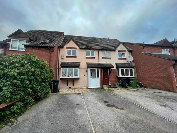 3 Bedroom Terraced House To Rent In Grange Close, Bradley Stoke, BS32