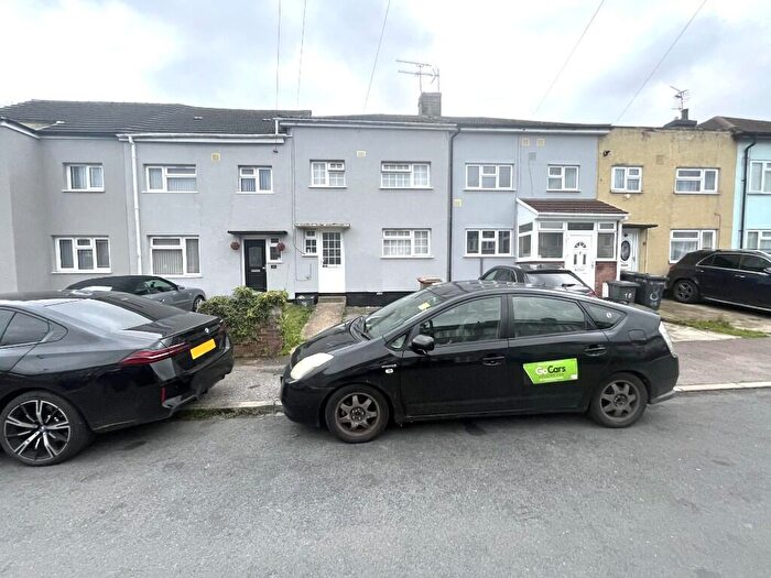 2 Bedroom Terraced House To Rent In Pembroke Avenue, Luton, Bedfordshire, LU4