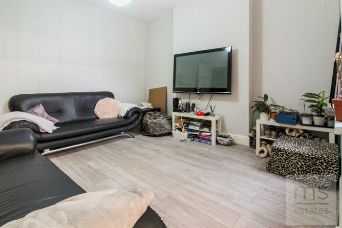 6 Bedroom Semi-Detached House To Rent In Rolleston Drive, Lenton, Nottingham, NG7