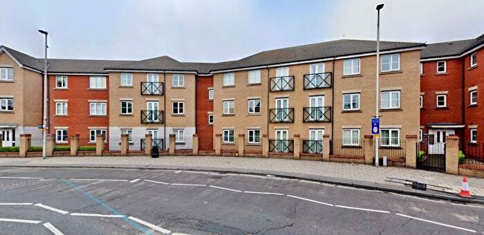 2 Bedroom Flat To Rent In Fencepiece Road, Ilford, IG6