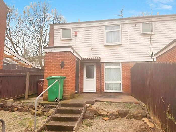 3 Bedroom Semi Detached House To Rent In Brockenhurst Gardens, Nottingham, Nottinghamshire, NG3