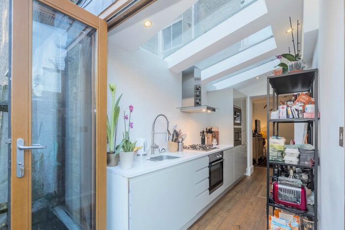 3 Bedroom Flat To Rent In Shirland Road, London, W9