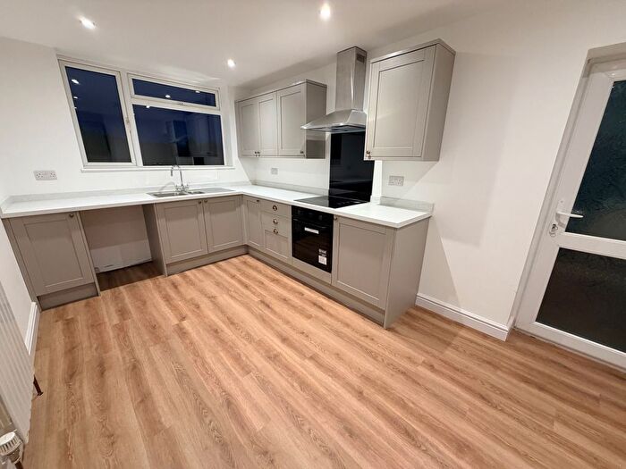 4 Bedroom Bungalow To Rent In Alpine Drive, Cannock, WS12