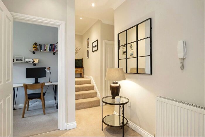 2 Bedroom Flat To Rent In Herbert Mews, John Conway House, SW2
