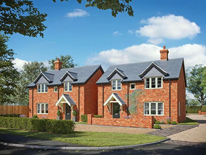3 Bedroom Detached House For Sale In Andover Road, Chirton, SN10