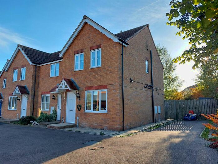 3 Bedroom Semi-Detached House To Rent In Clay Cross Drive, Clipstone Village, NG21