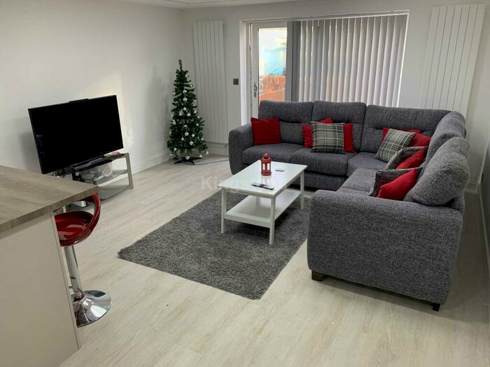 6 Bedroom End Of Terrace House To Rent In Maindy Road, Cathays, CF24