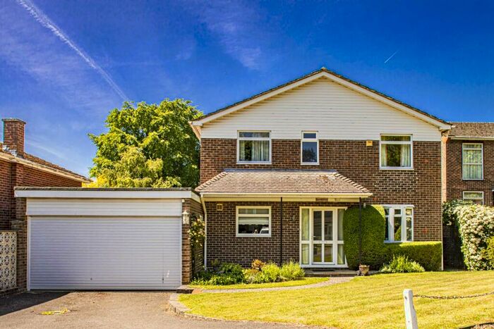 4 Bedroom Detached House For Sale In Si Rusa, Ipsden, OX10