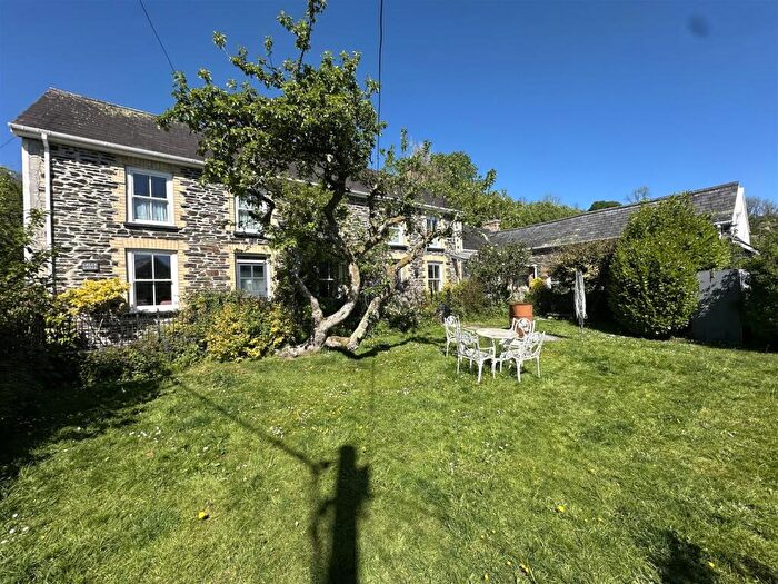 3 Bedroom Detached House For Sale In Castle Road, Pencader, SA39