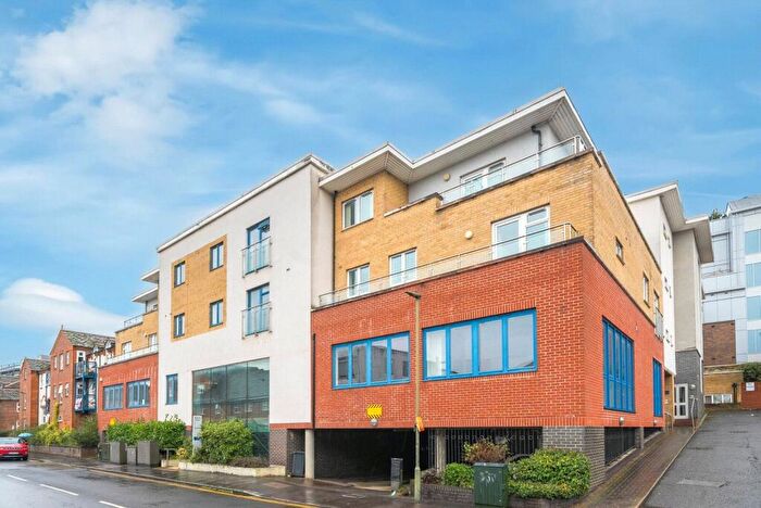2 Bedroom Flat To Rent In Walnut Tree Close, Guildford, Surrey, GU1