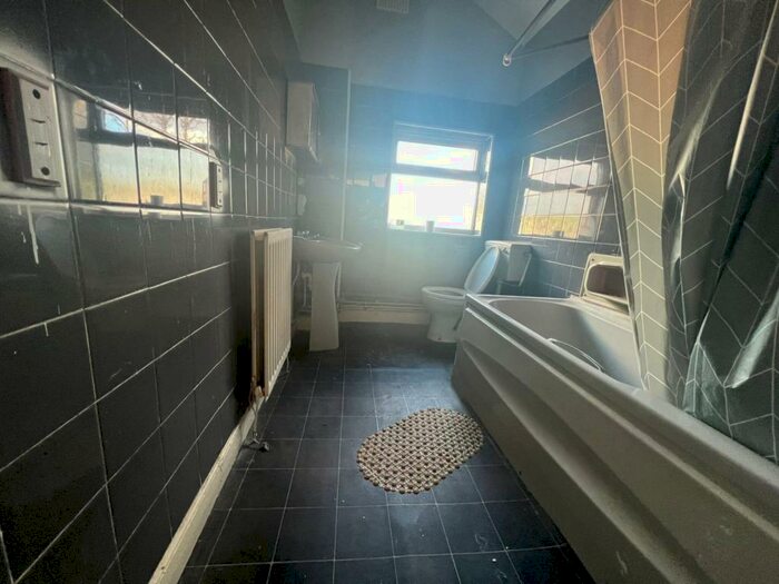 2 Bedroom Terraced House To Rent In Percy Road, B11