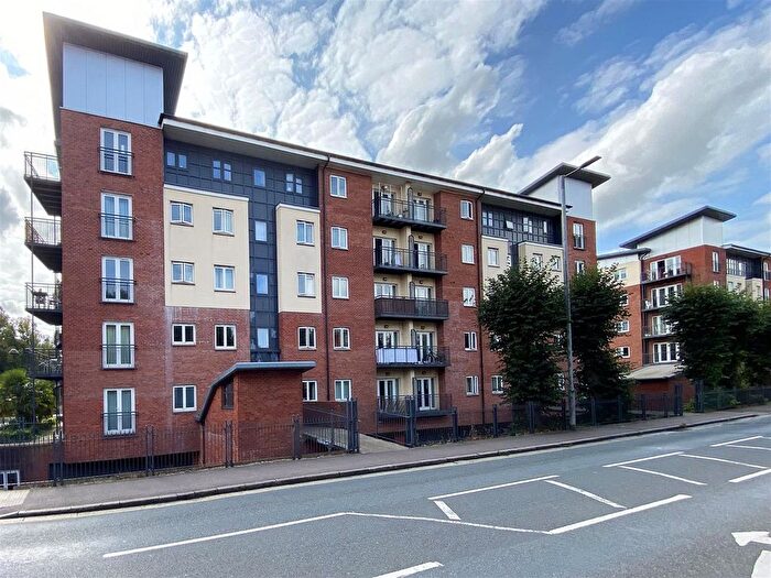 2 Bedroom Flat For Sale In New North Road, Exeter, EX4