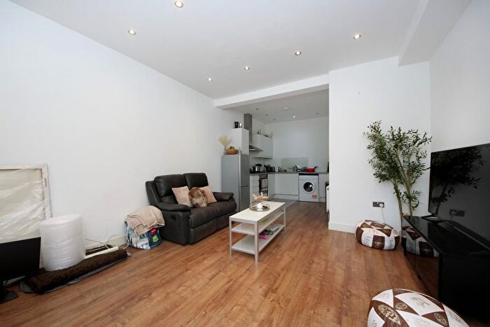 2 Bedroom Flat To Rent In Allison Road, W3
