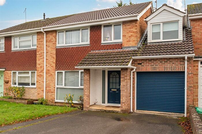 4 Bedroom Terraced House For Sale In Sarum Crescent, Wokingham, RG40